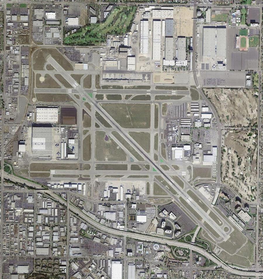thumb 1024px-Long Beach aeroporti - USGS 29 Mart 2004